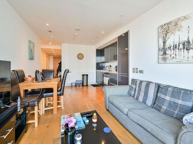 Apartment for rent in Draper Estate, Greater London