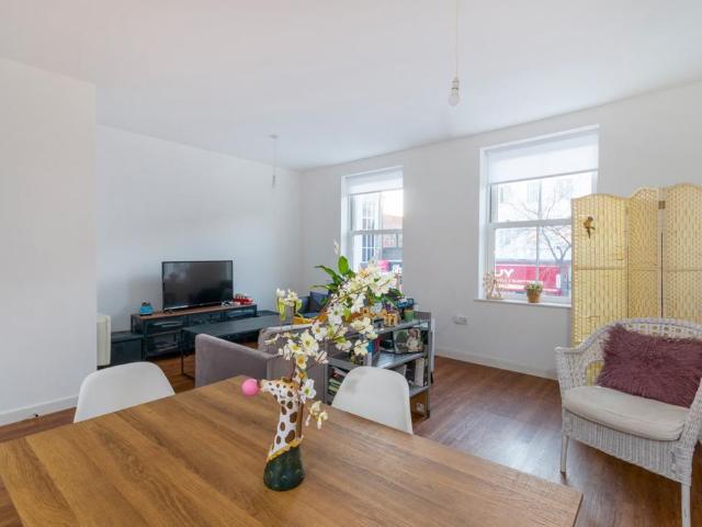 Apartment for rent in Browning Estate, Greater London