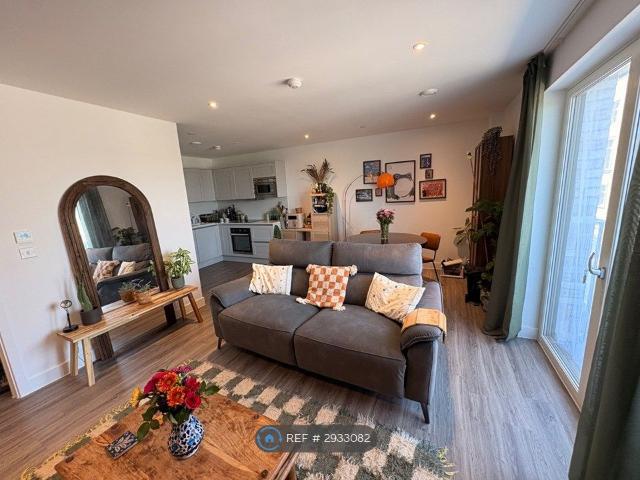 Apartment for rent in Hale End, Greater London