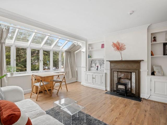 Apartment for rent in Sands End, Greater London