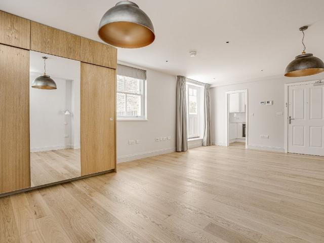 Studio for rent in Clapham, Greater London