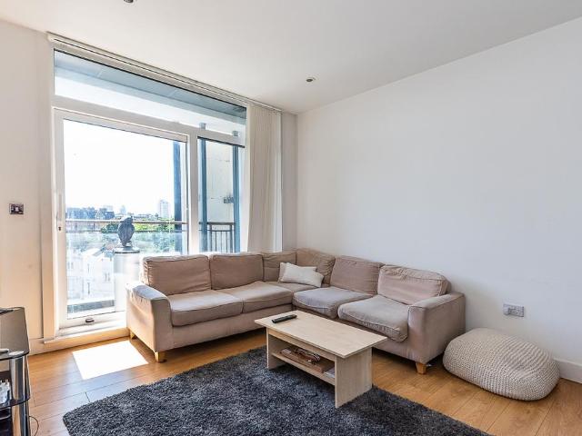 Apartment for rent in Stockwell, Greater London