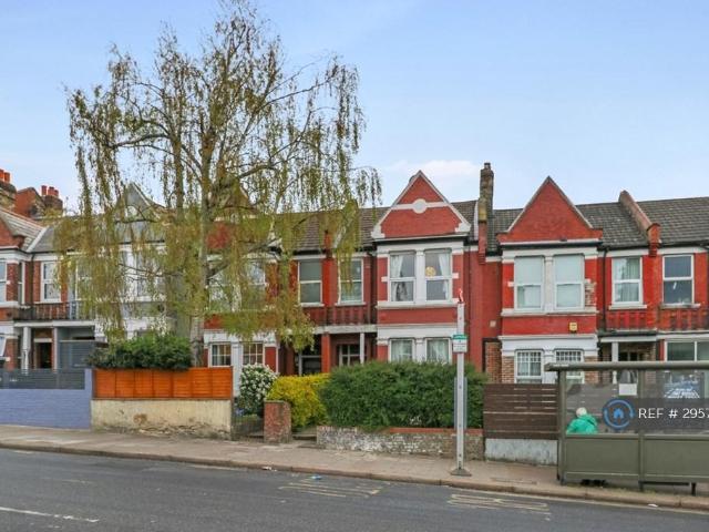 Apartment for rent in Furzedown, Greater London