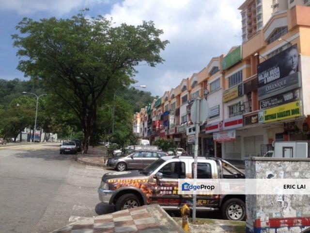 Shop for rent in Kuala Lumpur, Country Heights Damansara