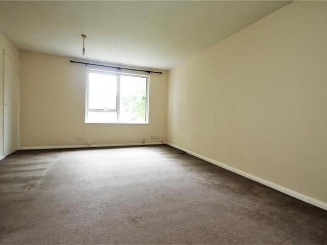 Apartment for rent in Goldsworth Park, Woking