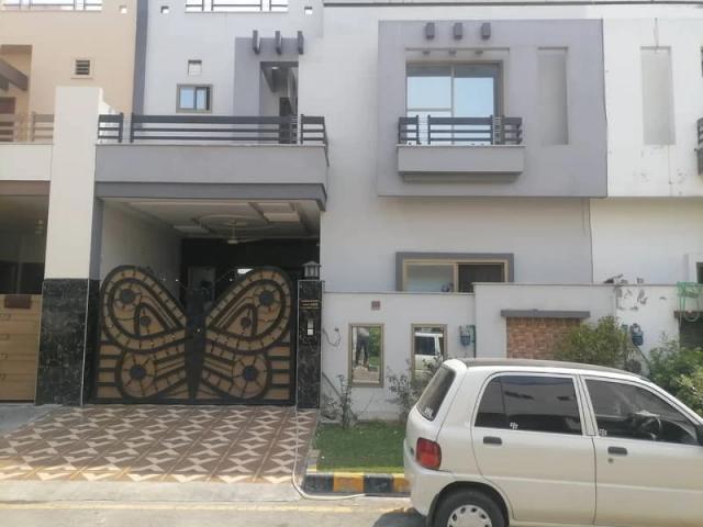 House for sale in Faisalabad, Islamabad Capital Territory