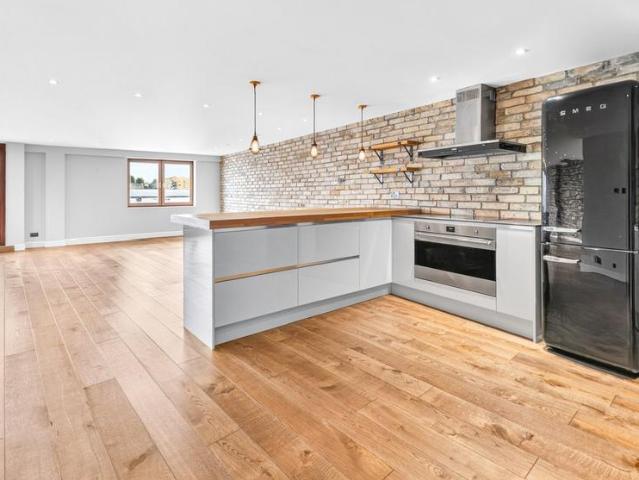 Apartment for rent in Wapping, Greater London