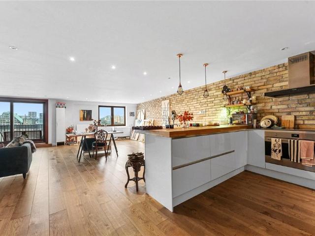 Apartment for rent in Wapping, Greater London