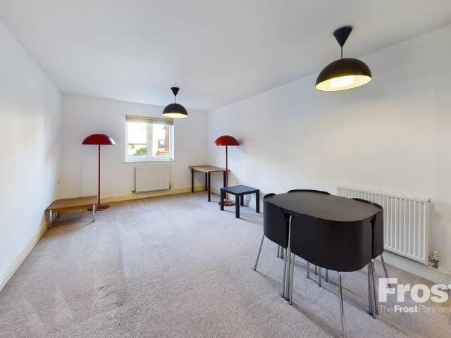 Apartment for rent in Egham Hythe, Row Town