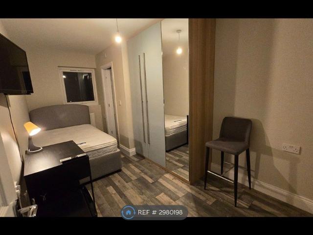 Room for rent in Orrell Park, Calderstones
