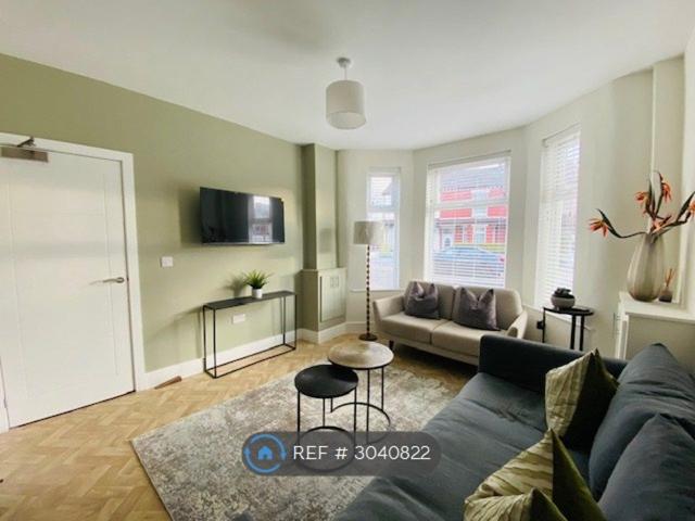 Room for rent in Orrell Park, Calderstones