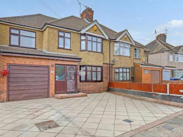 House for sale in Badgers Dene, Grays