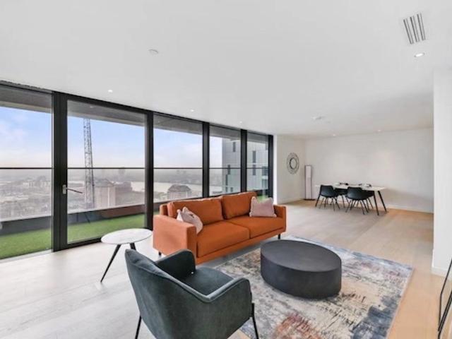 Apartment for rent in Canary Wharf, Greater London