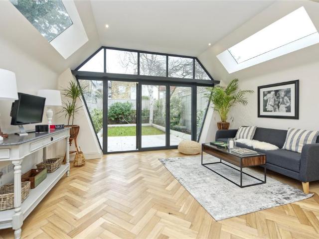 Apartment for rent in London Borough of Hammersmith and Fulham, Greater London