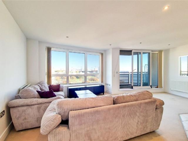 Apartment for rent in Waterside Park, Greater London
