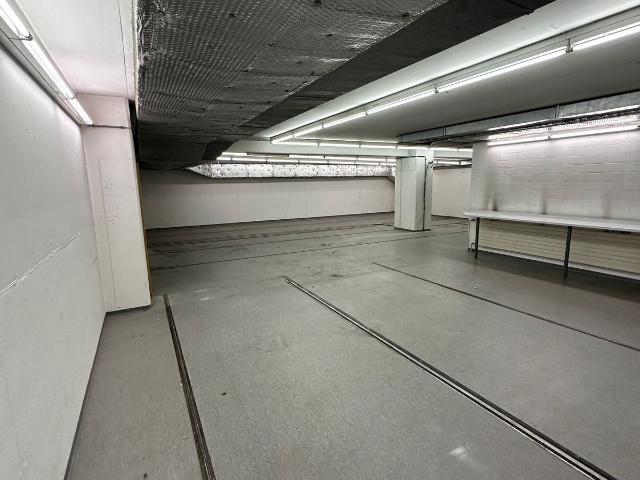 Industrie kaufen in Einigen, Zürich