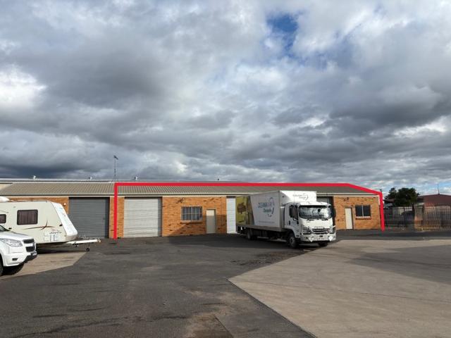 Warehouse for rent in Piallamore, New South Wales