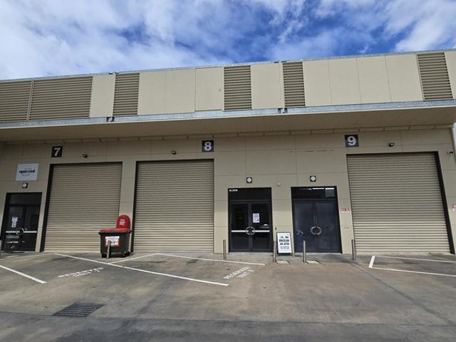 Warehouse for rent in Toombul, Queensland
