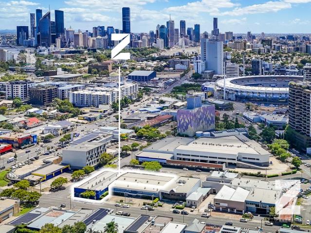 Warehouse for rent in Toombul, Queensland