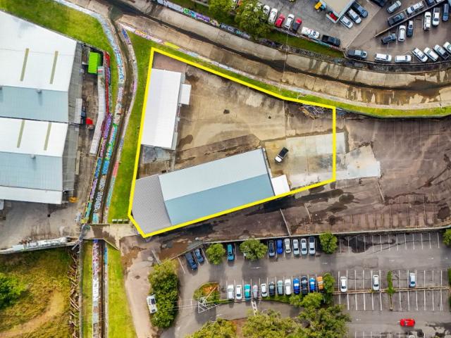 Warehouse for rent in Cardiff, Newcastle-Maitland