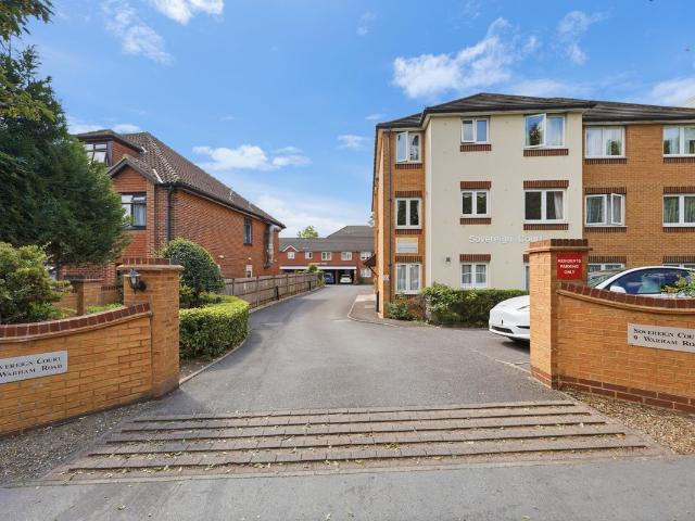 Apartment for rent in London Borough of Croydon, Waddon