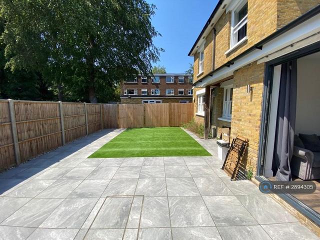 Apartment for rent in London Borough of Croydon, Waddon