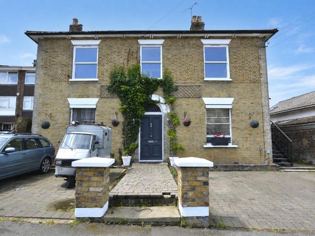 Apartment for rent in The Galleries, Navestock Side
