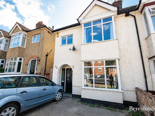 House for rent in Navestock Side, Essex