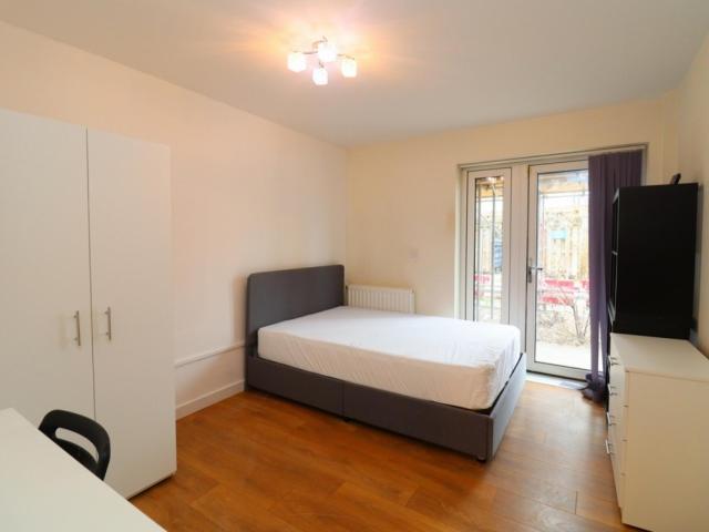 Room for rent in East Greenwich, Greater London