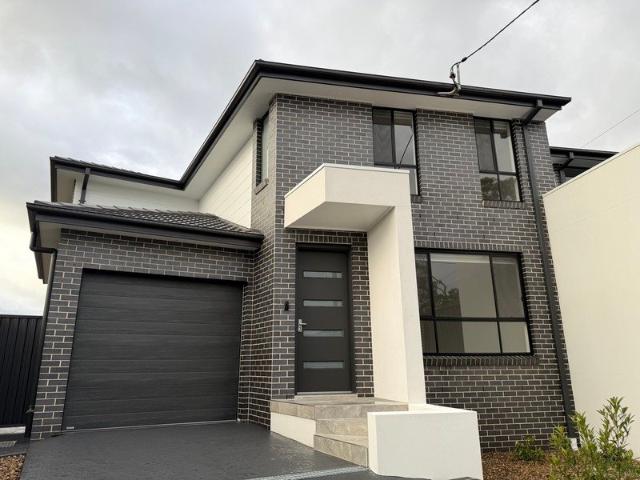 Duplex for rent in Sydney, New South Wales