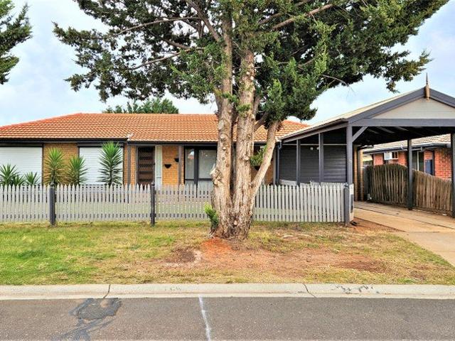 House for rent in Melton South, Melbourne
