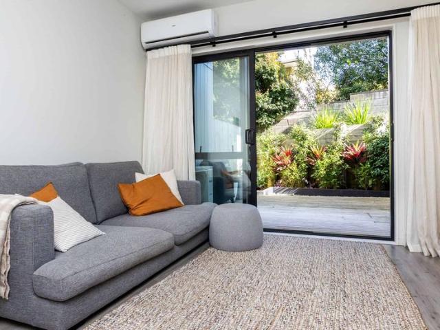 Townhouse for rent in Mount Wellington, Oroua County