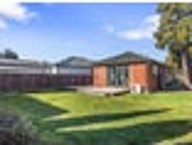 House for sale in Chaslands, Canterbury