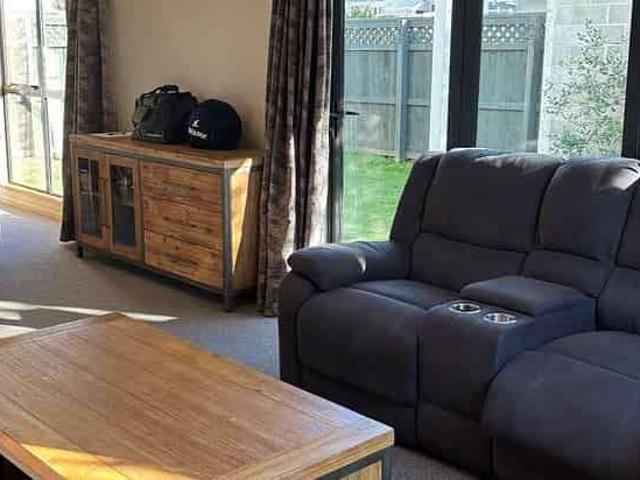 Townhouse for rent in Bryndwr, Canterbury