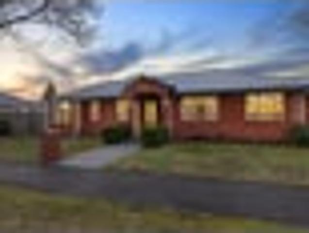 House for sale in Chaslands, Canterbury
