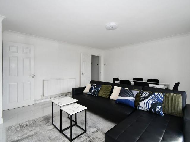 Apartment for rent in Maryland, Greater London