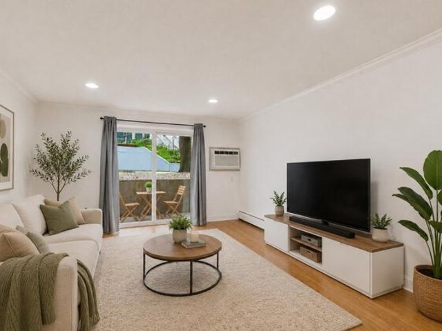 Condo for sale in Chelsea, Suffolk County