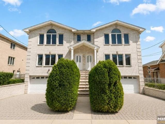 House for sale in Fort Lee, New Jersey