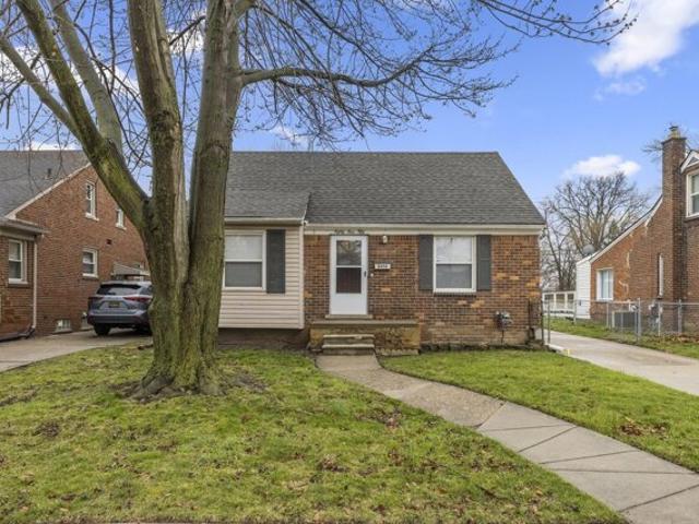 House for sale in Center Line
