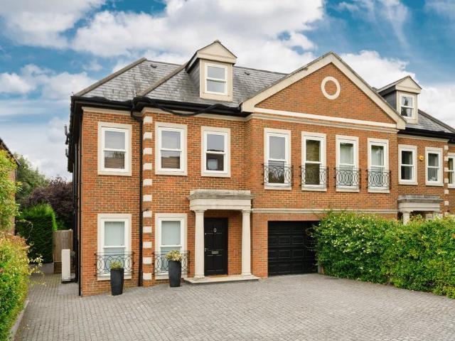 House for rent in Lower Green Esher, Blackhills
