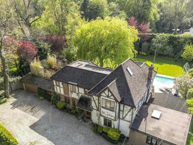 House for sale in Little Stanmore, Greater London