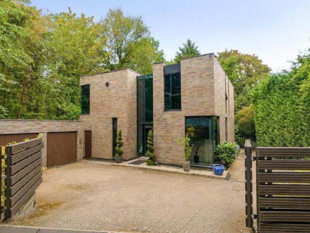 House for rent in Little Stanmore, Greater London