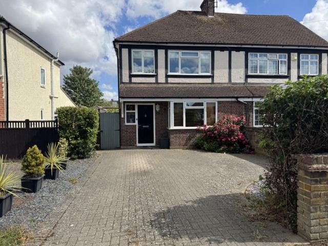 House for rent in Row Town, Surrey
