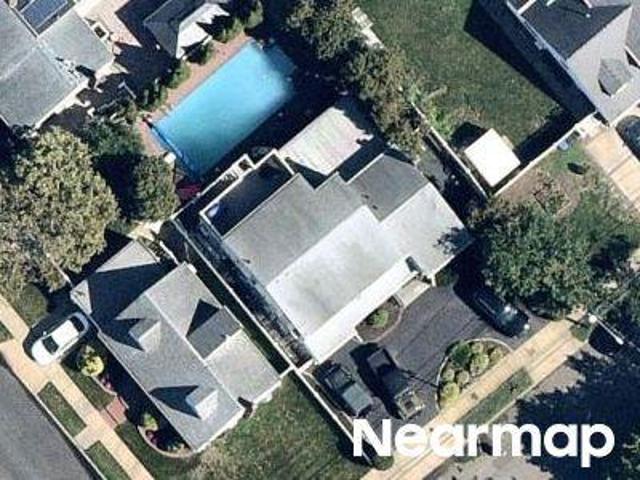 House for sale in Cold Spring Gardens, East Meadow
