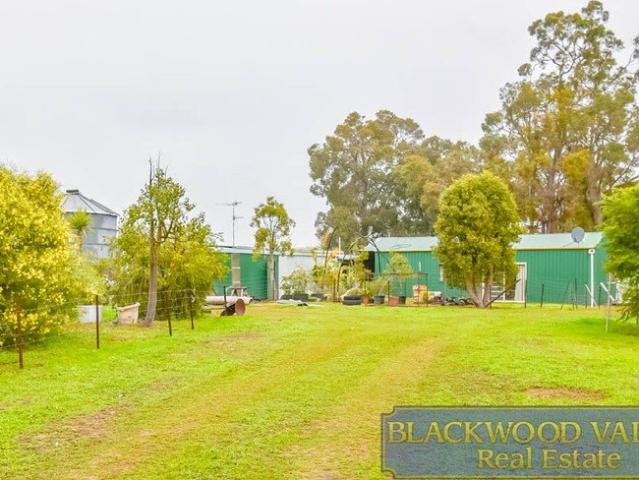 Cottage for sale in Wilga, Western Australia