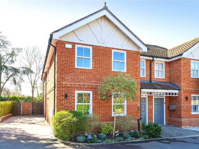 House for rent in Row Town, Surrey