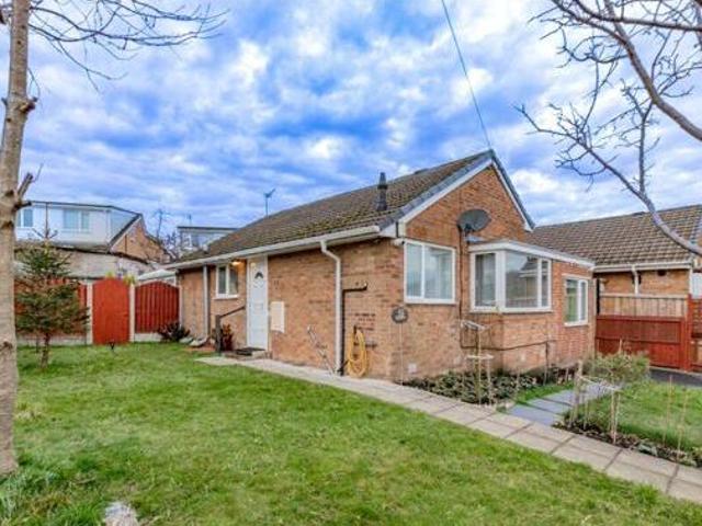 House for sale in Huddersfield, West Yorkshire