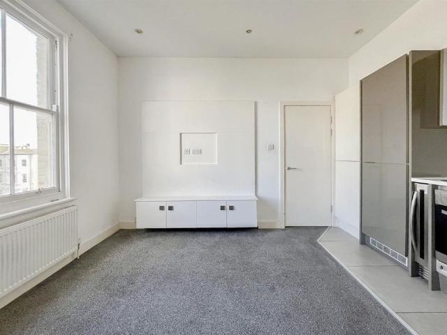 Apartment for rent in Bohemia, Guestling Green