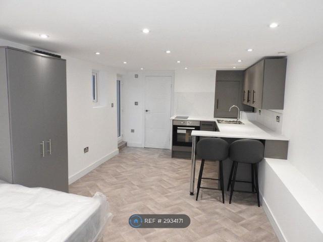 Studio for rent in Broadfields, Greater London