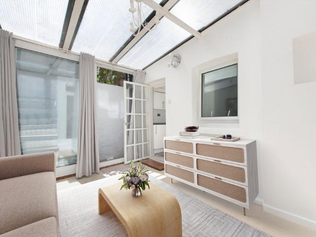 Apartment for rent in Kensington, Greater London